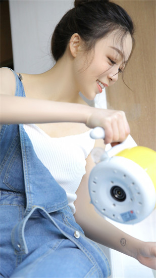 石榴视频幸福宝深夜释放自己截图3